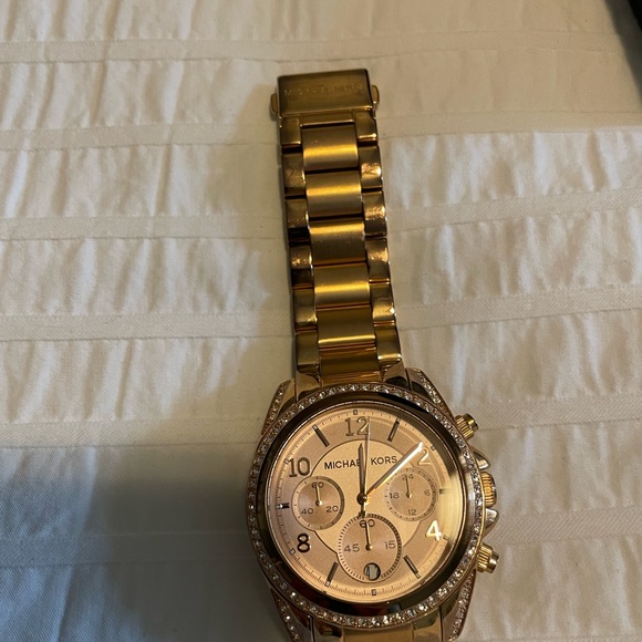 EUC-Michael Kors rose gold watch - Picture 5 of 5